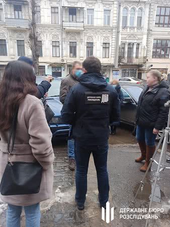 Сотрудница миграционной службы Одесской области была задержана за взятку в 700 долларов