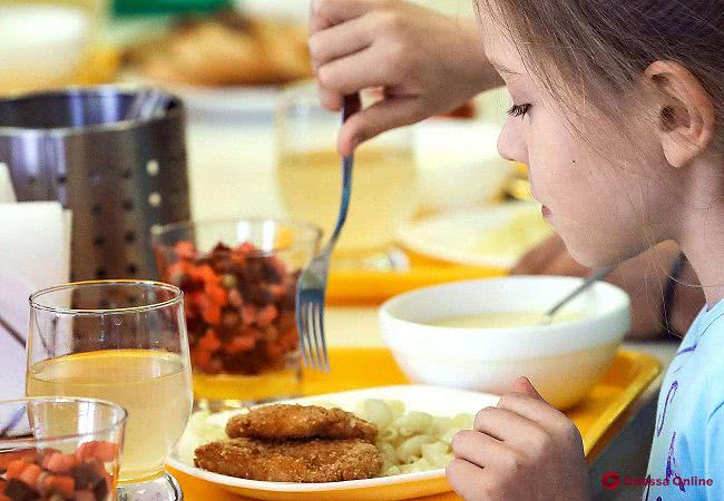 Одесский горсовет утвердил новую стоимость питания для учеников 1-4 классов