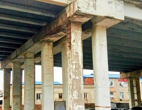 Одесские власти временно перекрыли движение большегрузного транспорта по Ивановскому мосту
