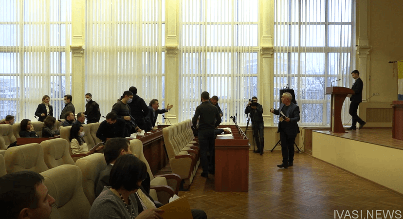 Мэр Черноморска пытается переложить вину за свой непрофессионализм на депутатов горсовета