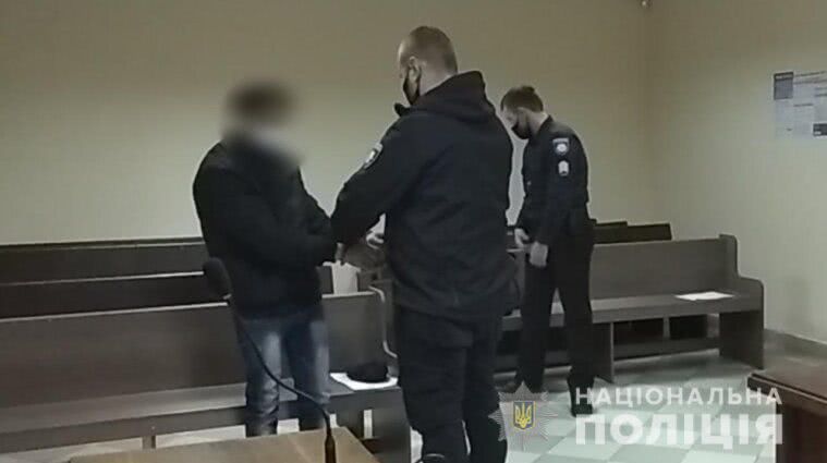 Побив, зґвалтував і обікрав: в Одеській області чоловік напав на стареньку, прикуту до ліжка — відео