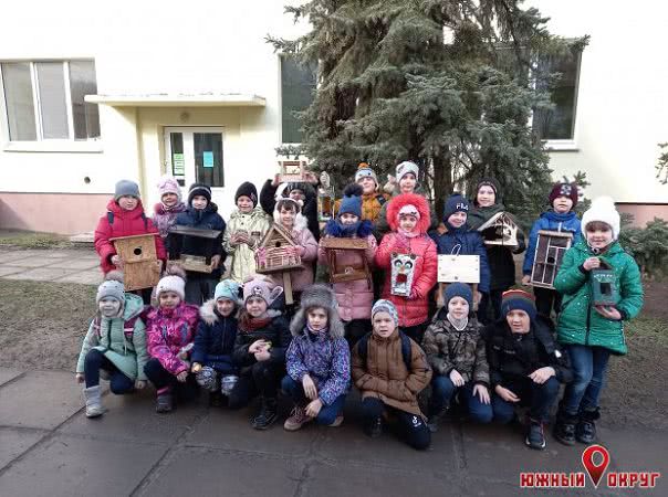 Ученики УВК им. В. Черновола в Южном смастерили домики для птиц (фотофакт)