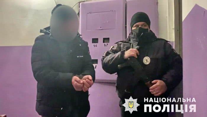 Домашний тиран напал на полицейского в Одесской области