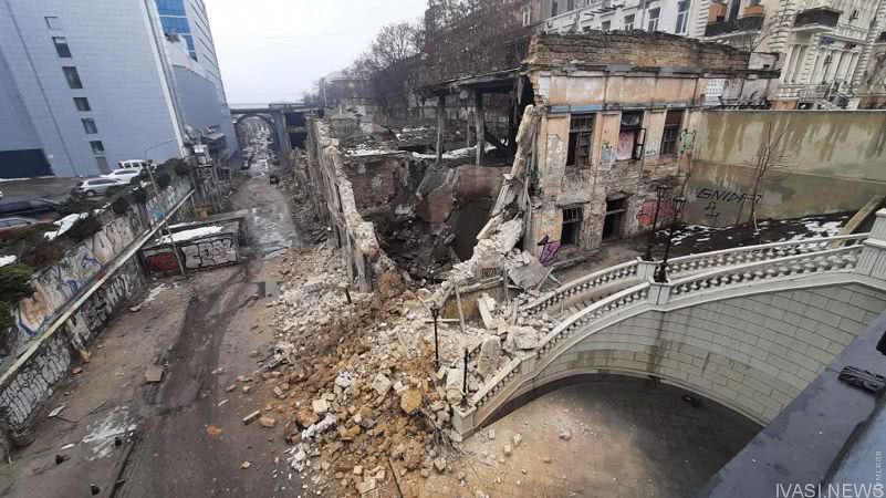 В Одессе на Деволановском спуске рухнул дом