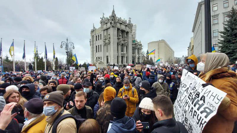 В разных городах Украины проходят митинги в поддержку активиста Стерненко