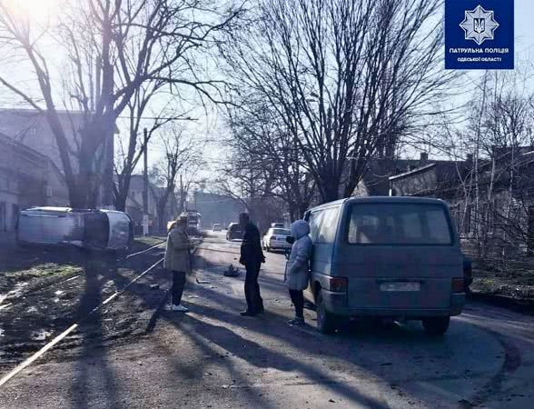 В Одесі на Слобідці у результаті ДТП перекинувся автофургон