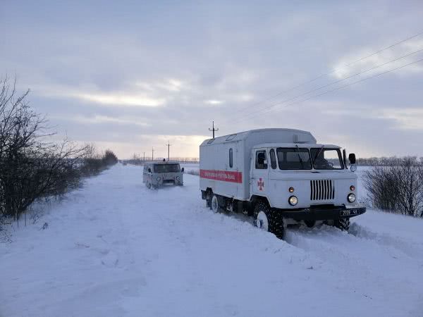 Одеська область: рятувальники Савранського району надали допомогу водіям, які застрягли у сніговому заметі