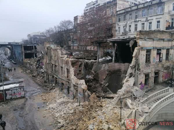 На Деволановском спуске в Одессе обвалился дом: к счастью, обошлось без жертв