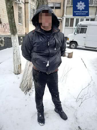 На Таирова случайные прохожие задержали вора (фото)