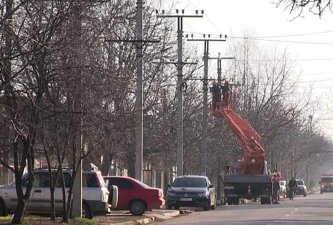 В Измаиле проводятся работы по освещению улиц (ВИДЕО)