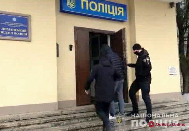 Под Одессой преступник на «Мерседесе» уходил от погони и сбил двух полицейских