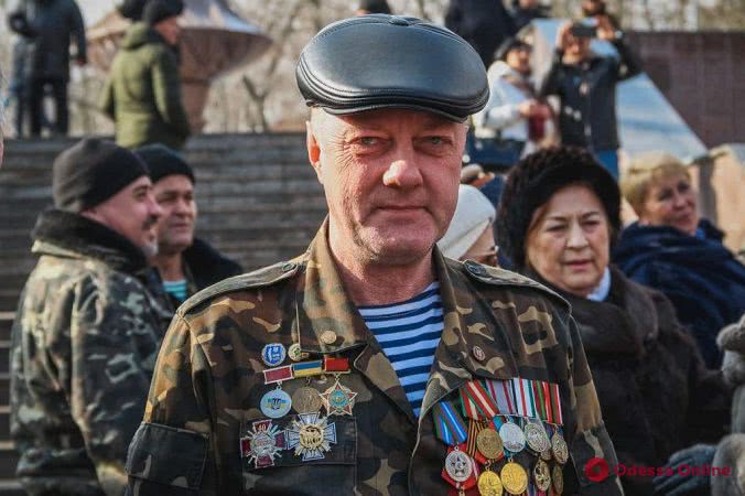 В Одессе возложили цветы к памятнику воинам, погибшим в афганской войне (фоторепортаж)