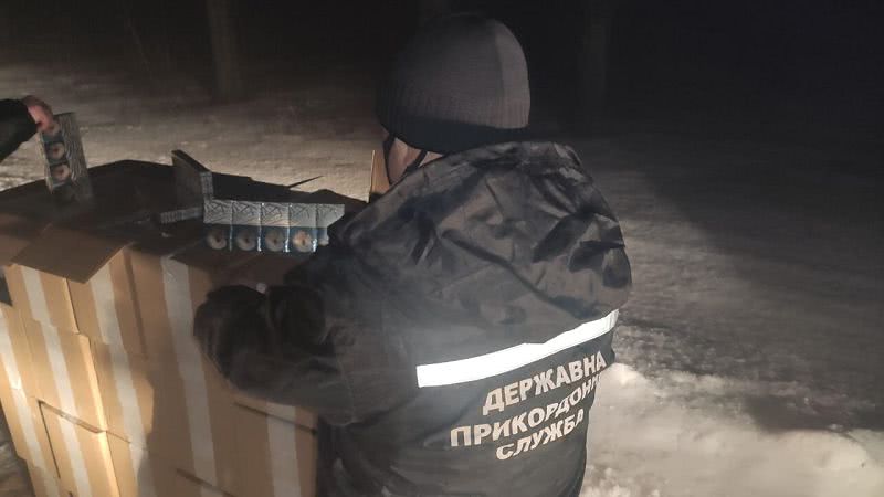 Партию табачной контрабанды почти на полмиллиона гривен изъяли рядом с Подольском (фото)
