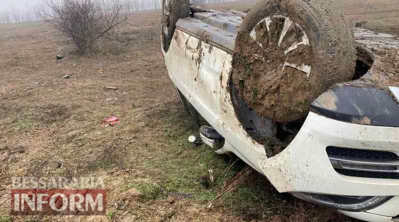 Не доехали на курорт: на трассе Одесса-Рени из-за беспечности водителя перевернулся Mercedes c детьми в салоне