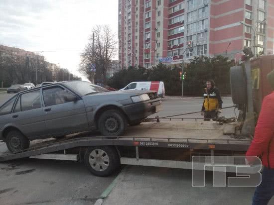 В Черноморске на перекрестке столкнулись две машины