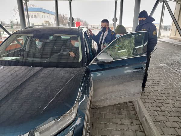 В Одесской области украинско-румынскую границу на пароме в Орловке пересек первый легковой автомобиль