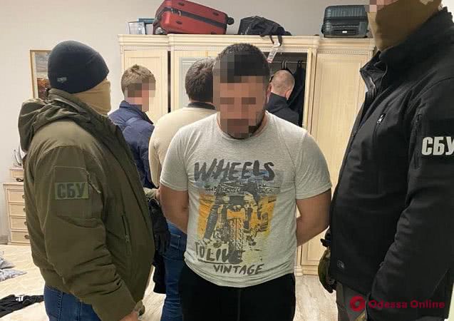 В Одессе СБУ задержала члена межрегиональной банды вымогателей