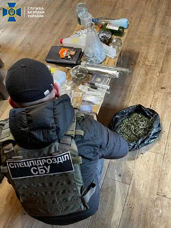 Вооруженная банда наркоторговцев, наладивших масштабное производство амфетамина, задержана на Одесчине, - СБУ 04