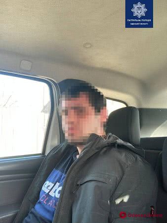 В Измаиле двое мужчин пытались похитить женщину