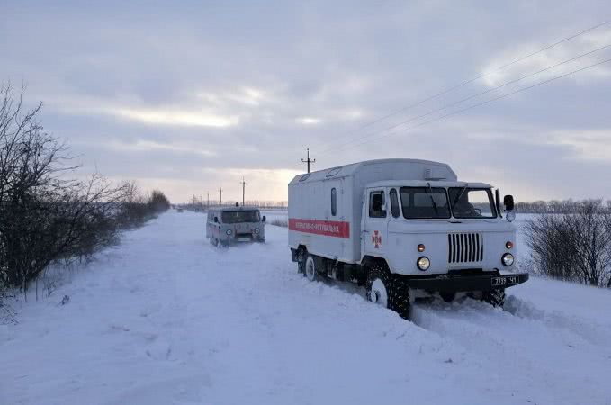 В Одесской области в снегу застряла «скорая» с пациенткой (фото)