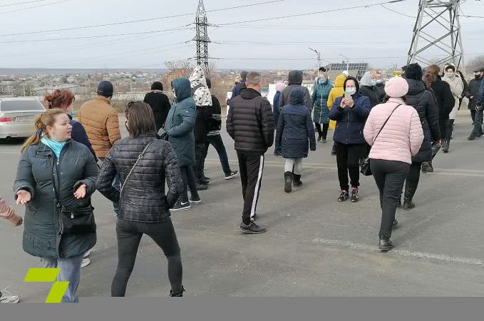 Под Одессой перекрыли Объездную дорогу: люди требуют выборов (фото)