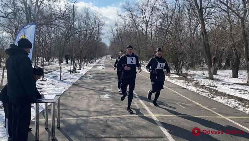 Ректор и курсанты Одесского университета внутренних дел по случаю дня рождения вуза устроили забег по Трассе здоровья (фото)