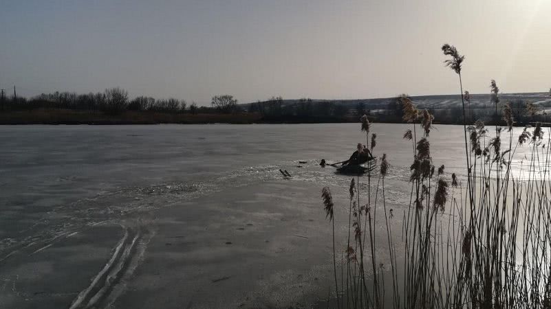 В Одесской области мужчина провалился под лед очистных (фото)