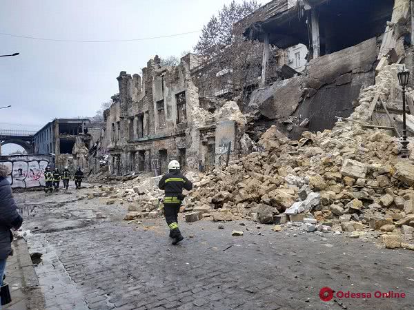 «Запускайте процедуру и обращайтесь в суд»: мэр Одессы потребовал вернуть городу рухнувший дом на Деволановском спуске