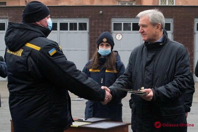 Мэр и губернатор передали одесским спасателям новую технику (фото)