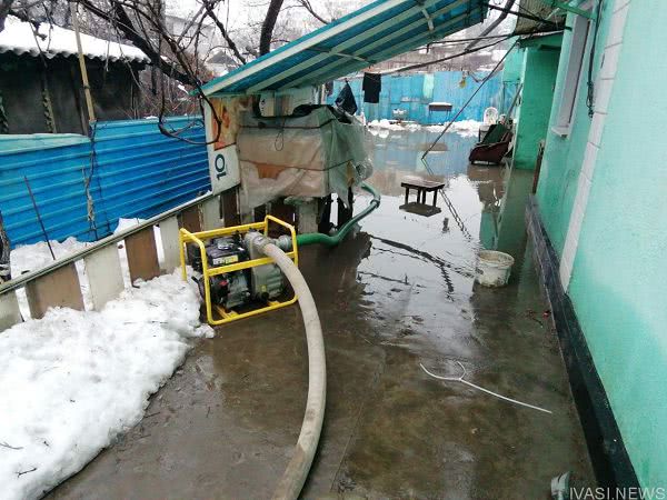 В Одессе талая вода затопила частный дом
