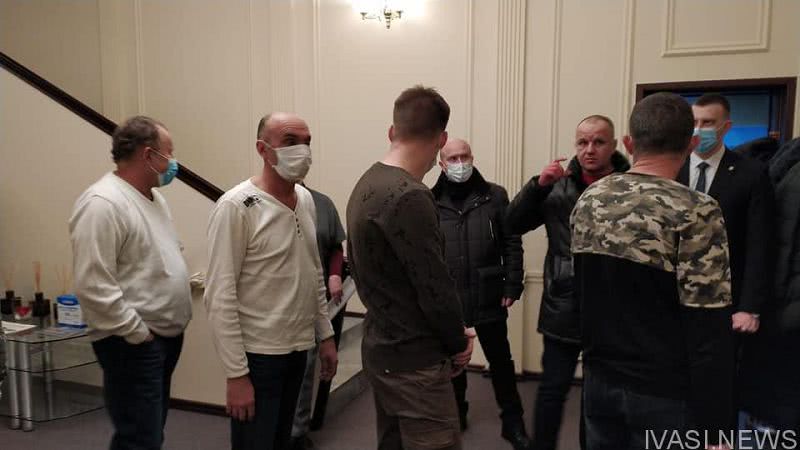 Одесские моряки, освобожденные из нигерийского плена, прилетели в Киев