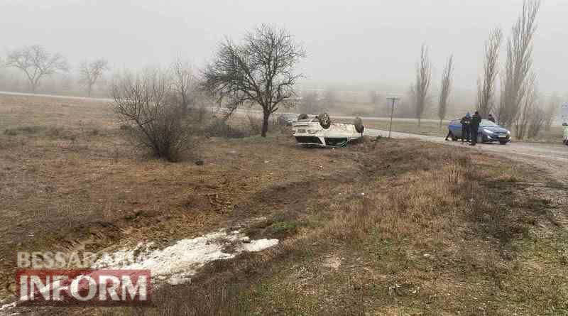Не доехали на курорт: на трассе Одесса-Рени из-за беспечности водителя перевернулся Mercedes c детьми в салоне