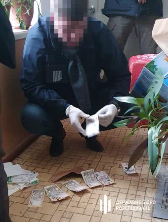 Работа общепитов во время карантина взамен на взятку: ГБР задержало чиновника Госпродпотребслужбы Одесчины 02