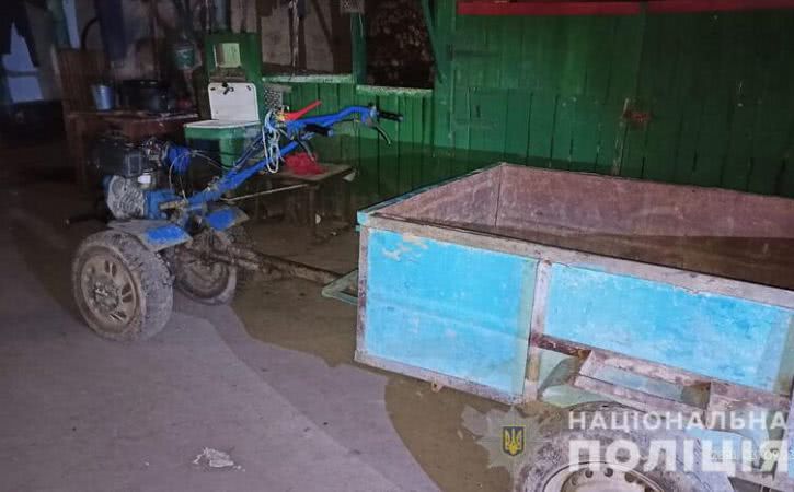Мотоблок с нетрезвым водителем упал в реку, пострадали женщина и двое детей