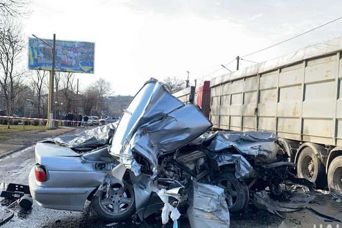 Нові подробиці смертельної ДТП на Одещині: загиблими виявились двоє 17-річних дівчат (фото, відео)