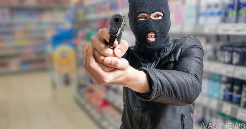 Двое жителей Одесского региона осуждены за ограбление магазина