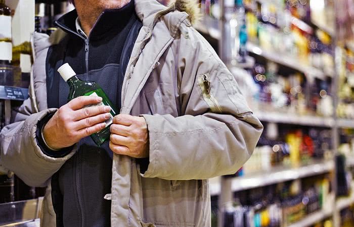 Украл алкоголь, машину и врезался в столб: одесситу дали условный срок