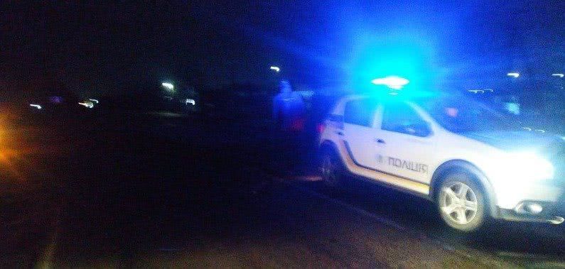 Под Одессой автомобиль переехал насмерть женщину, лежащую на дороге
