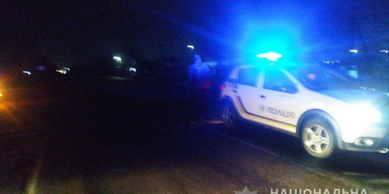 Под Одессой автомобиль переехал насмерть женщину, лежащую на дороге (фото)