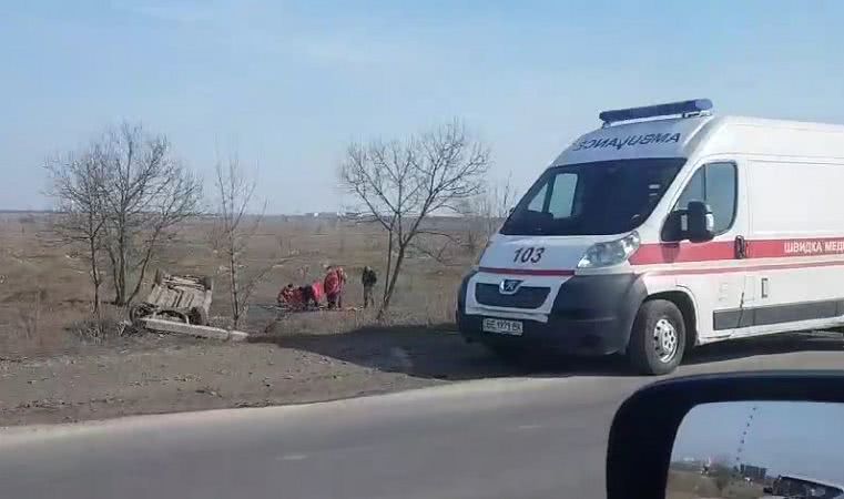 На трассе в Черноморск джип слетел в кювет