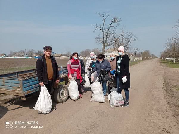 В Вилковской громаде на дорогах насобирали мусора на несколько грузовиков