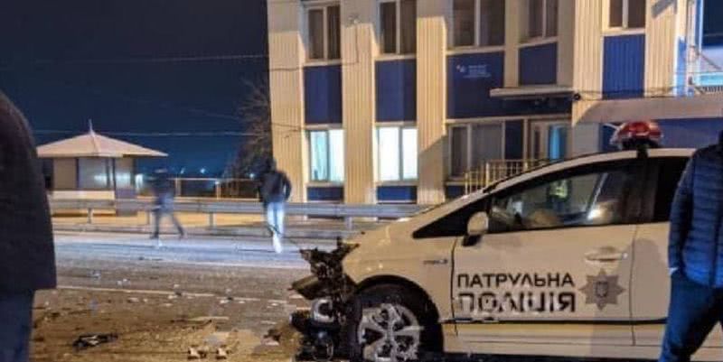 Патрульные попали в смертельную аварию с возгоранием под Одессой (фото и видео)