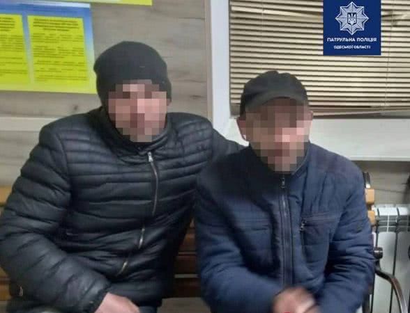 В центре Одессы избили и ограбили мужчину