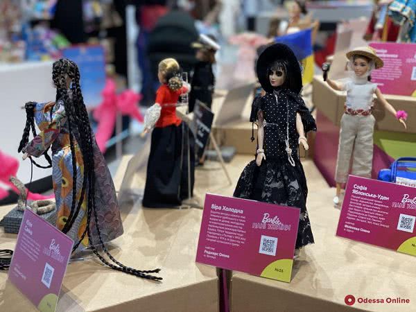 Леся Украинка, София Русова и Екатерина Ножевникова: в Одессе открыли выставку «Barbie: Пані України» (фото)