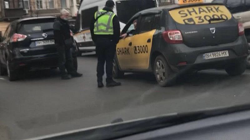 В центрі Одеси зіткнулись дві автівки (фото)