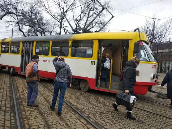 В Одессе сошел с рельсов трамвай (ФОТО)