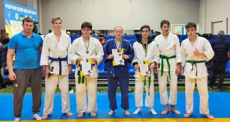 Золото и серебро: дзюдоисты из Черноморска приняли участие в чемпионате