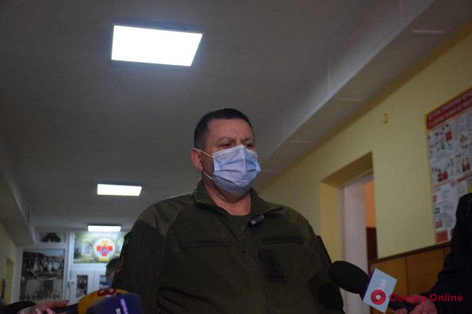 Одесса: в военном госпитале стартовала вакцинация медиков от Covid-19 (фото)