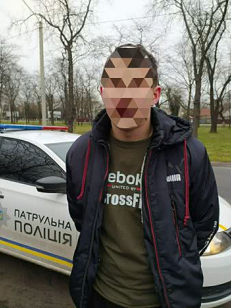 В Измаиле патрульные задержали на проспекте двух юношей с наркотиками