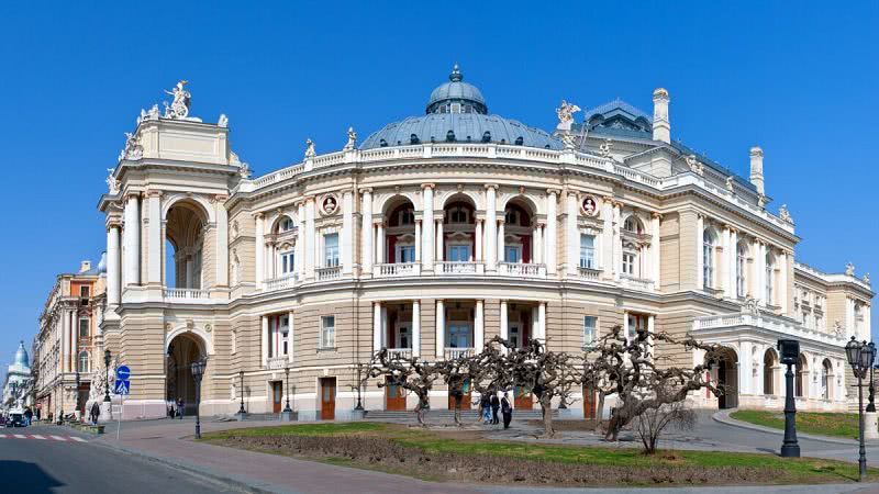 В Одесі напали на головного режисера опери – він пов’язує це зі своїм наміром очолити театр